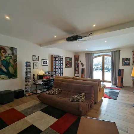 Charmante Avec Salle De Sport Et Repas Maison - Fr-1-582-507